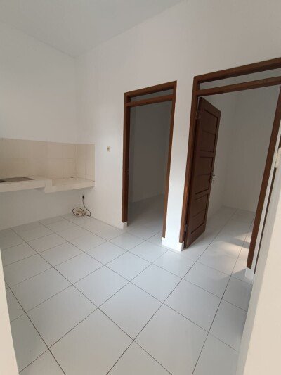Rumah Pinggir Jalan Bebas Sita, Cicilan Flat di Bandung Timur-8