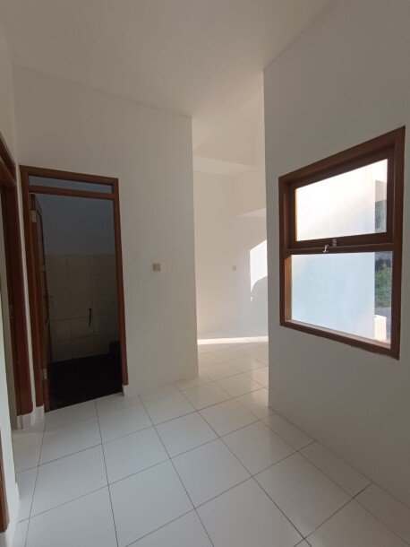 Rumah Pinggir Jalan Bebas Sita, Cicilan Flat di Bandung Timur-5