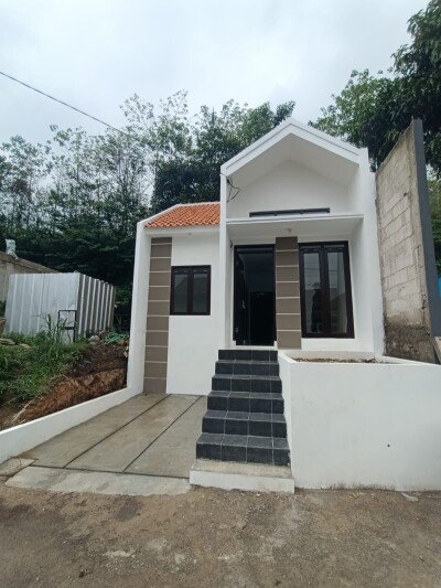Rumah Jalan Lebar Akses Mobil Bandung Timur – Nyaman, Strategis, dan Siap Huni